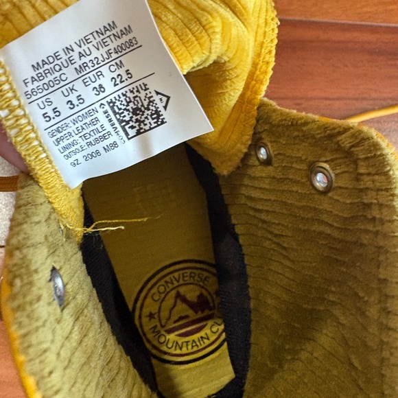 Women’s 5.5 Leather Yellow Converse High-Top Lugged Sole Platform Goretex - Picture 2 of 2